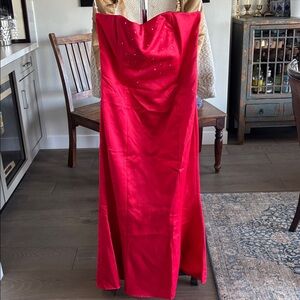 Jessica McClintock for Gunner Sax Vibrant Red Strapless Dress